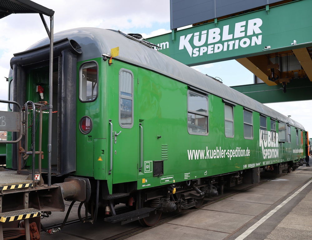 Kübler-Heavy-Rail 55 80 99-43 015-6 Dienst ümh <sup>472</sup> - Copyright: www.olli80.de